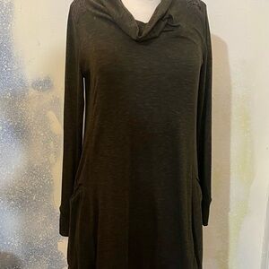 Heathered green long sleeved dress.